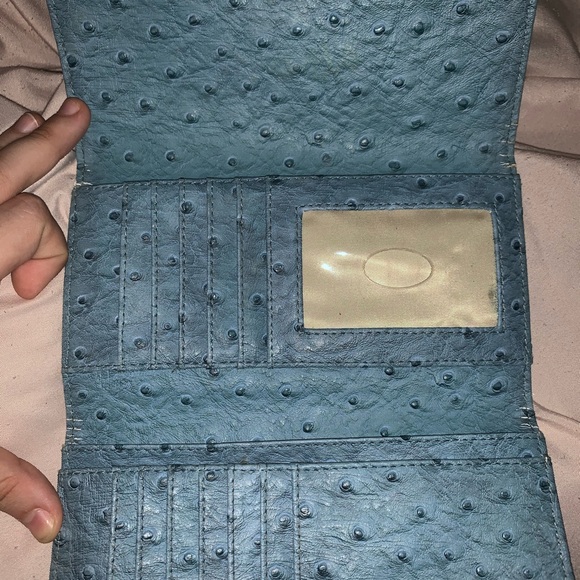 Guess bag with matching wallet - Picture 3 of 6